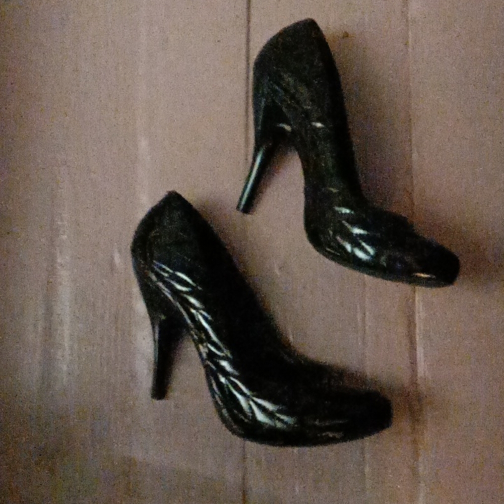 Pumps - Picture 2 of 4